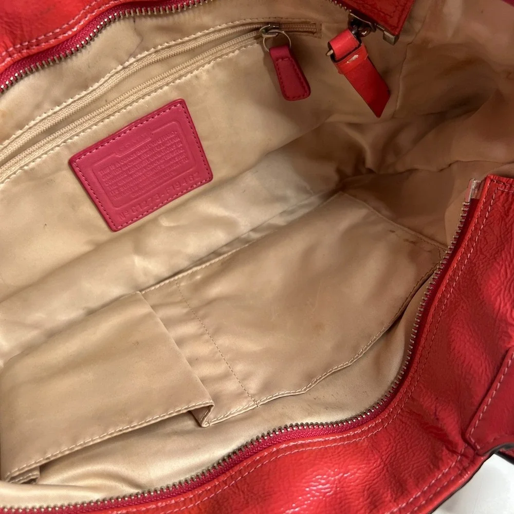 Coach Gallery Tote & Wallet Set – Red Patent Leather Embossed Signature, Style